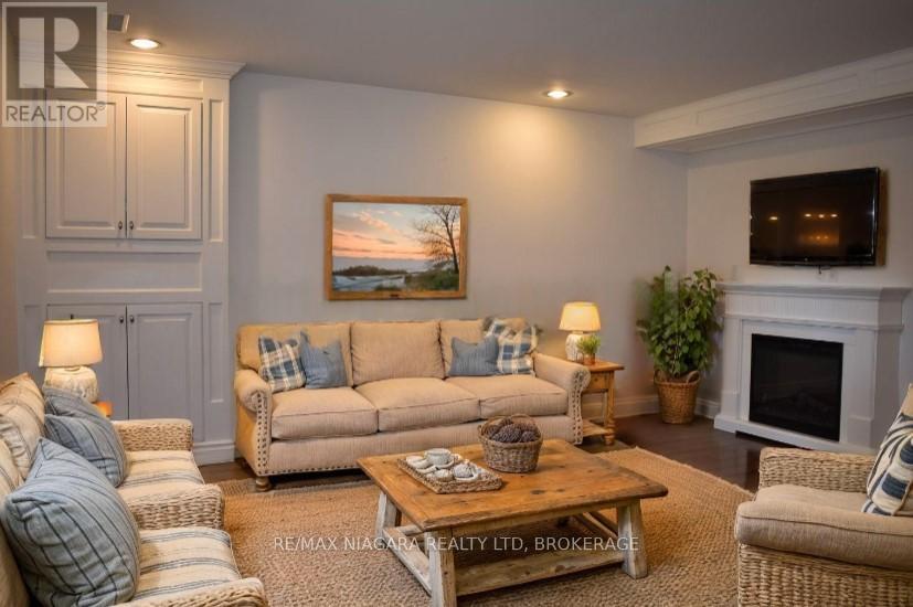 Photo 10 of 34 Barry Street, St Catharines ON