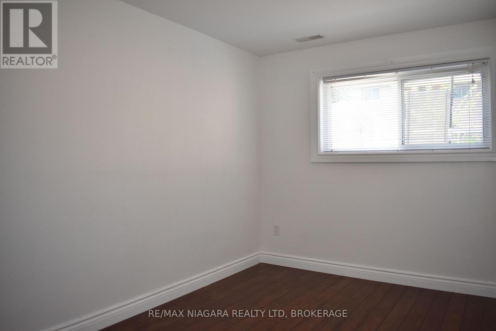 Photo 14 of 34 Barry Street, St Catharines ON