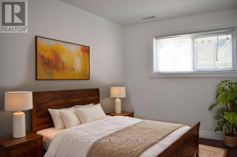 Photo 16 of 34 Barry Street, St Catharines ON