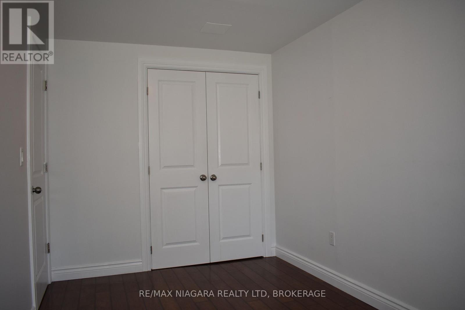 Photo 17 of 34 Barry Street, St Catharines ON