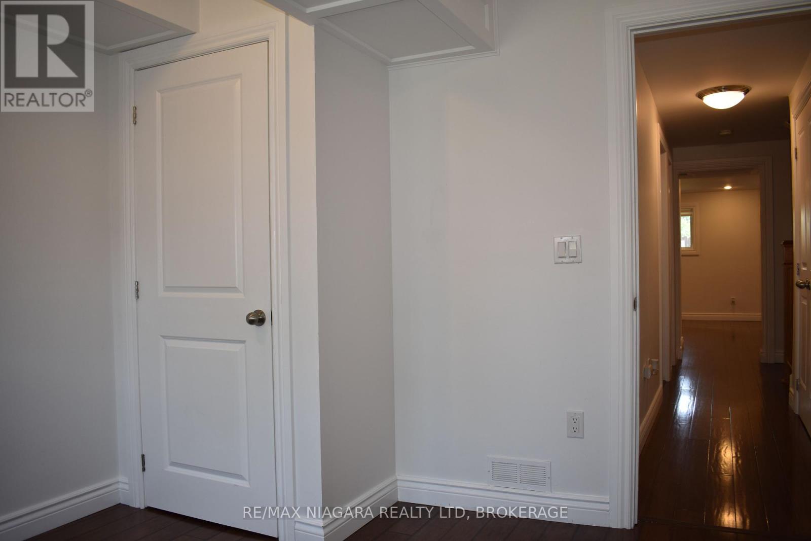 Photo 23 of 34 Barry Street, St Catharines ON