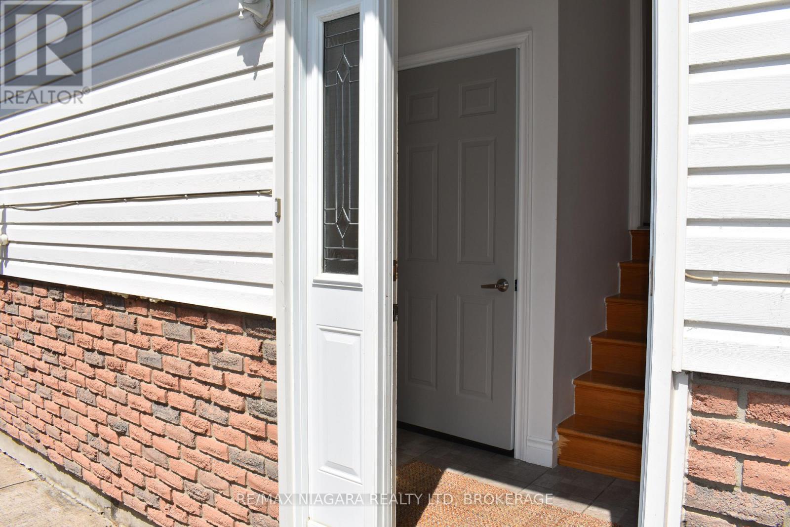 Photo 28 of 34 Barry Street, St Catharines ON