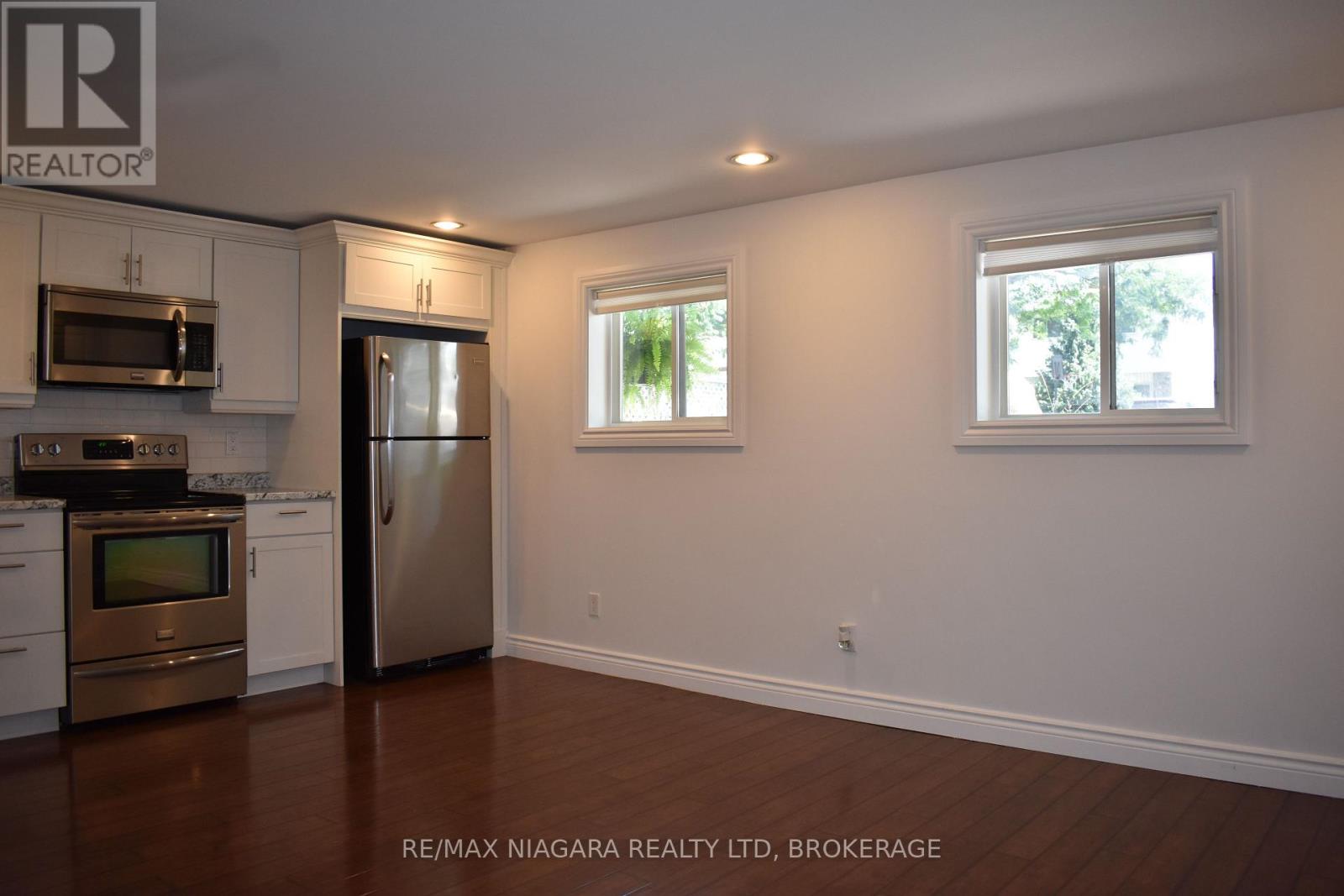 Photo 3 of 34 Barry Street, St Catharines ON