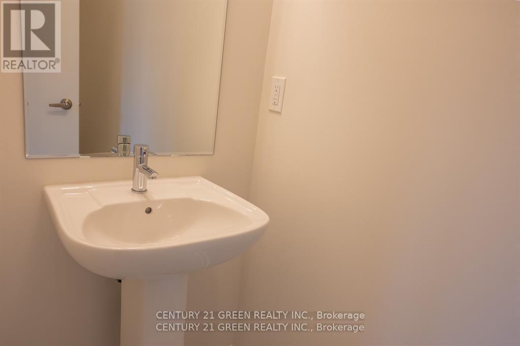 Photo 25 of 142 Landsbridge Street, Caledon ON
