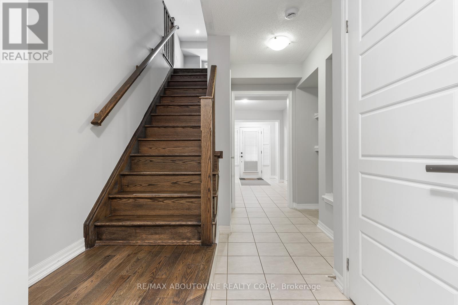 Photo 4 of 298 Jemima Drive, Oakville ON