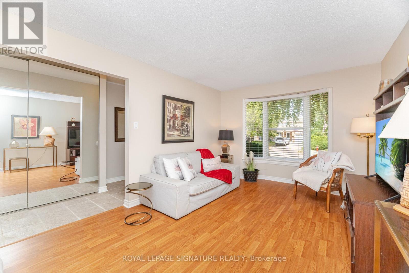 Photo 10 of 4204 Wheelwright Crescent, Mississauga ON
