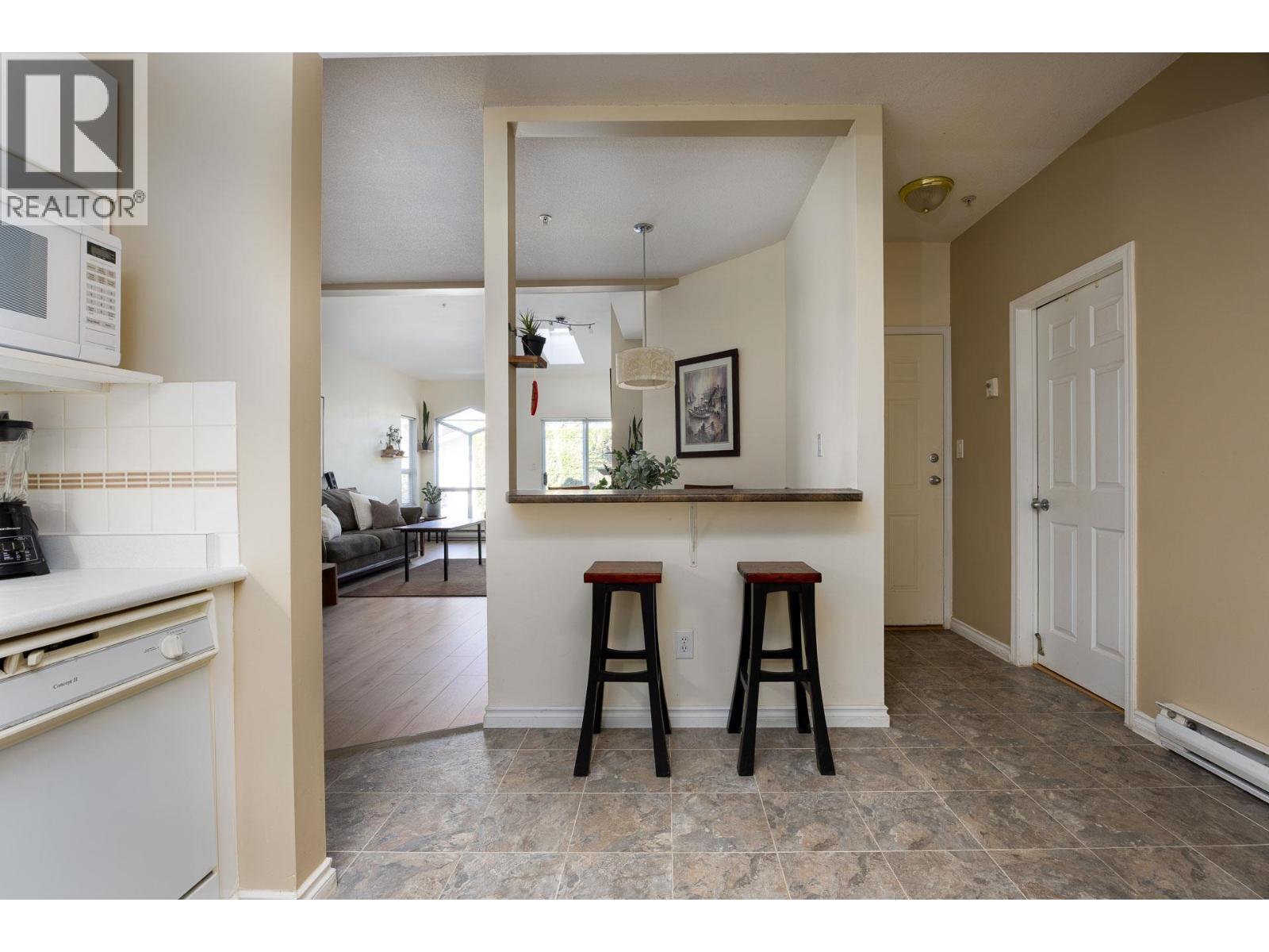 Photo 10 of 1122 Oflaherty Gate, Port Coquitlam BC