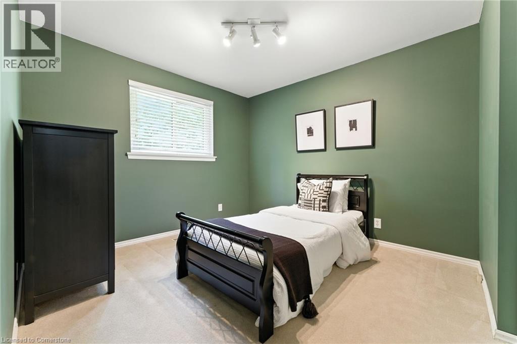 Photo 9 of 51 Pleasant Avenue, Dundas ON