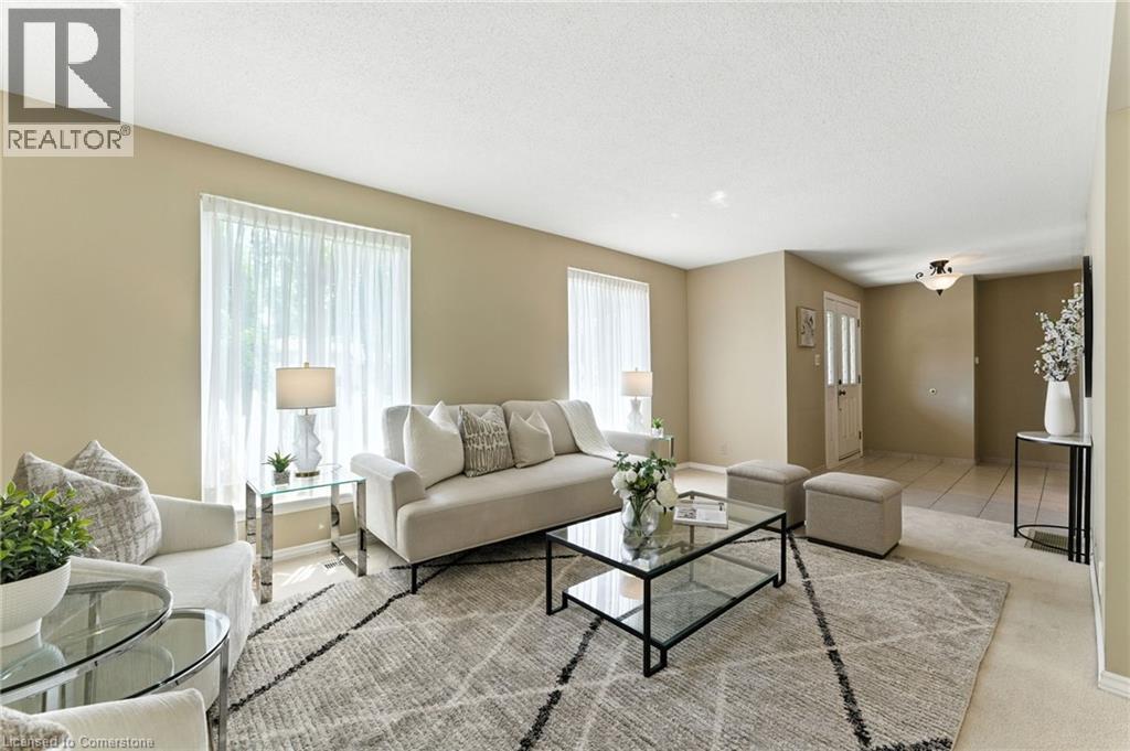 Photo 10 of 51 Pleasant Avenue, Dundas ON
