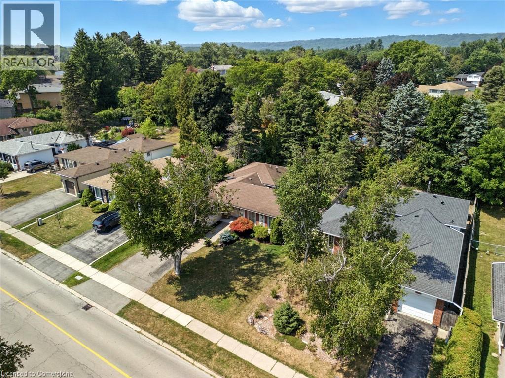Photo 25 of 51 Pleasant Avenue, Dundas ON
