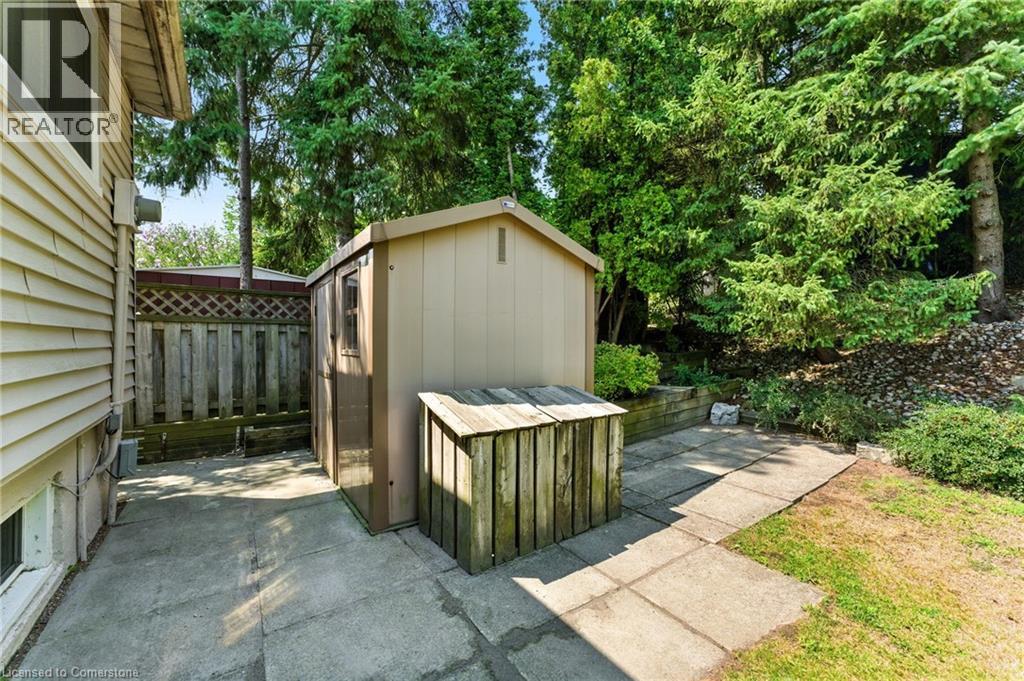 Photo 31 of 51 Pleasant Avenue, Dundas ON