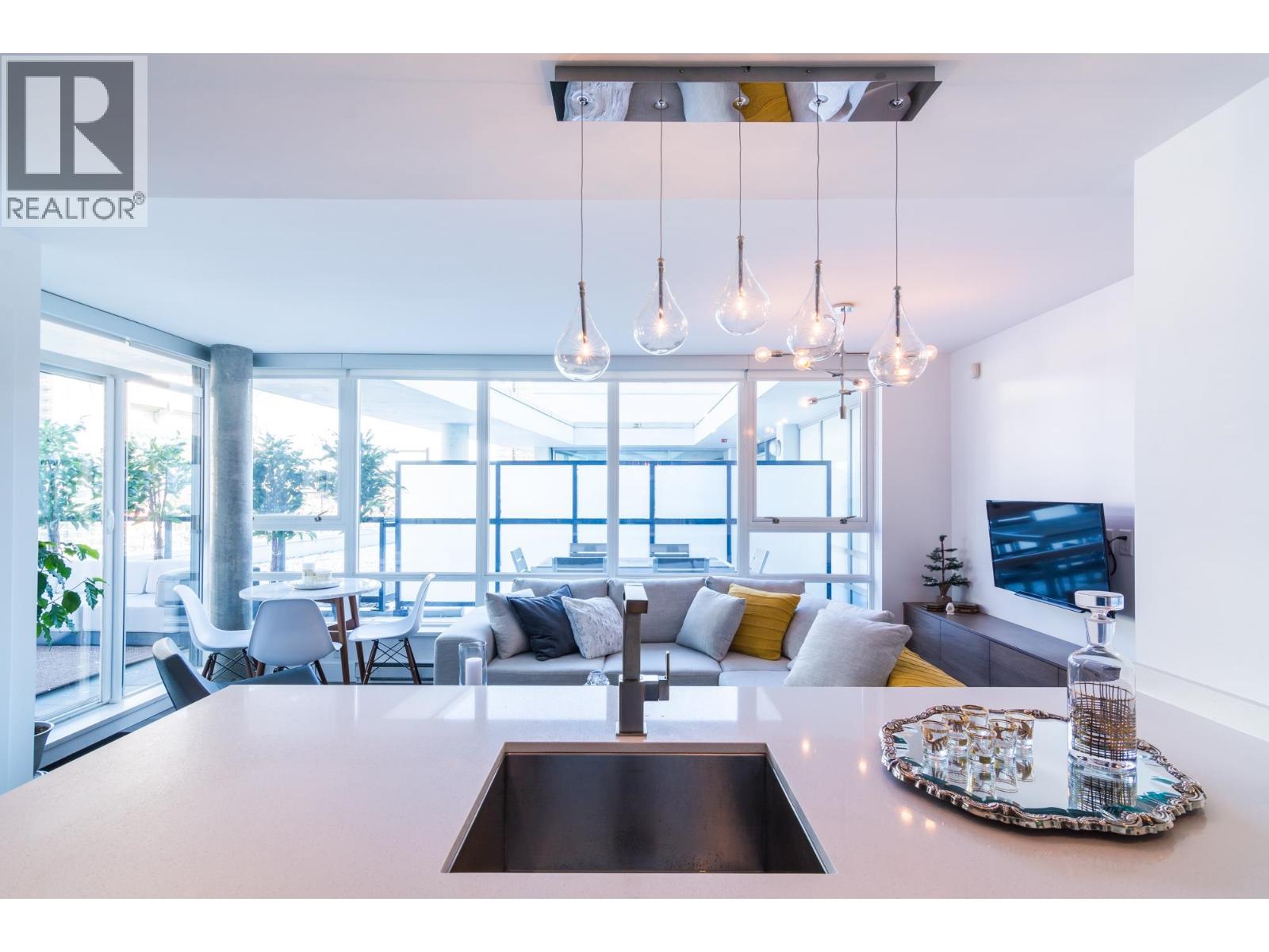 Photo 1 of 305 928 Beatty Street, Vancouver BC
