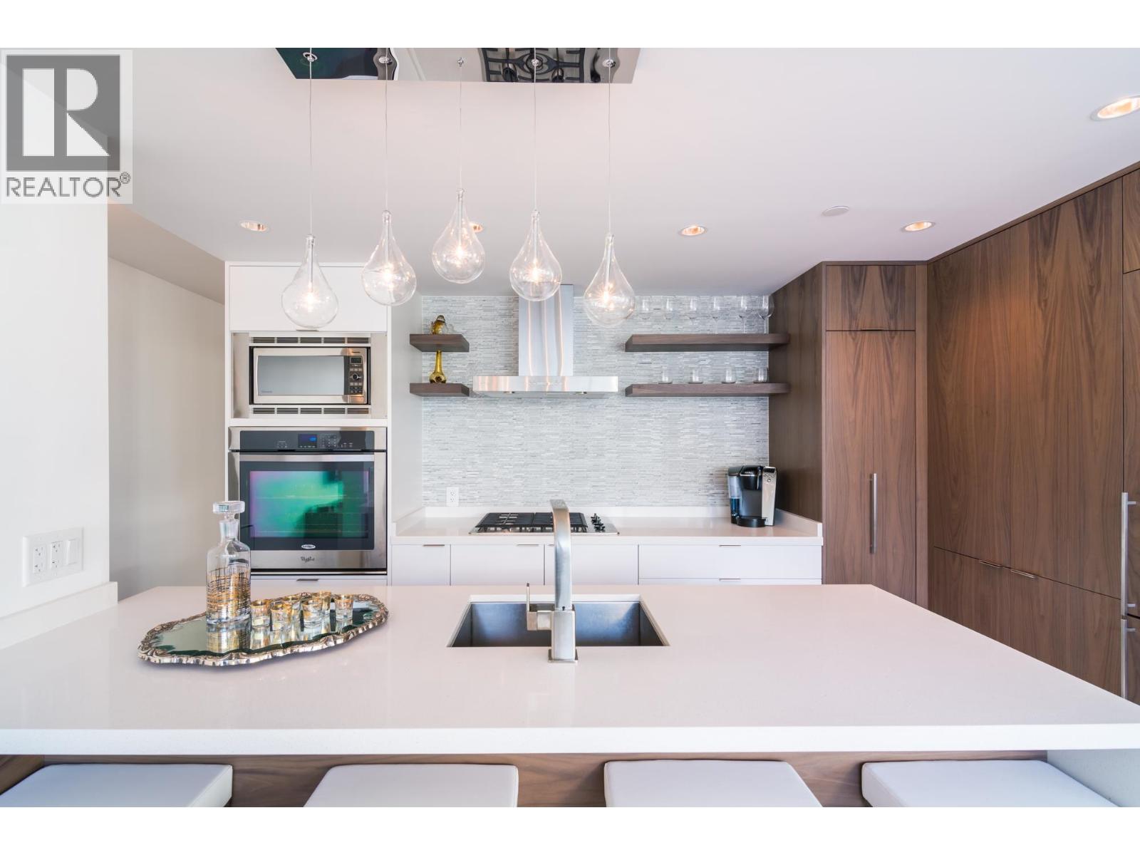 Photo 2 of 305 928 Beatty Street, Vancouver BC