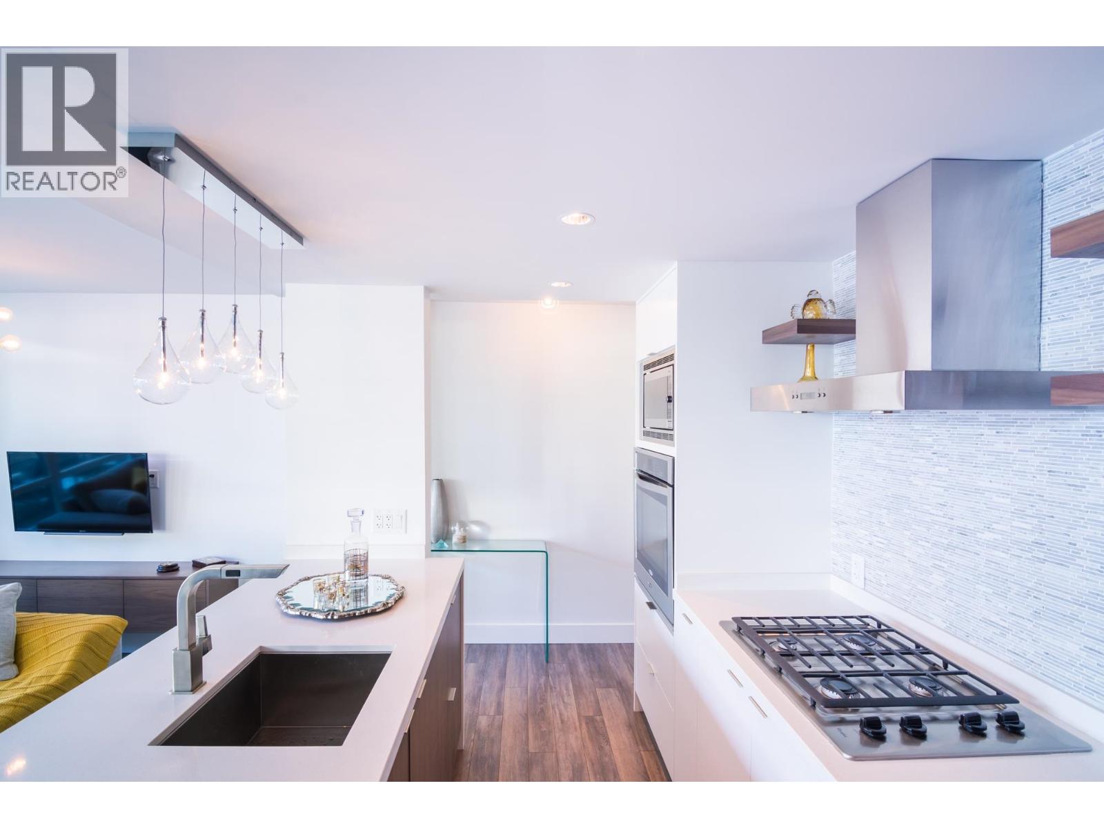 Photo 3 of 305 928 Beatty Street, Vancouver BC
