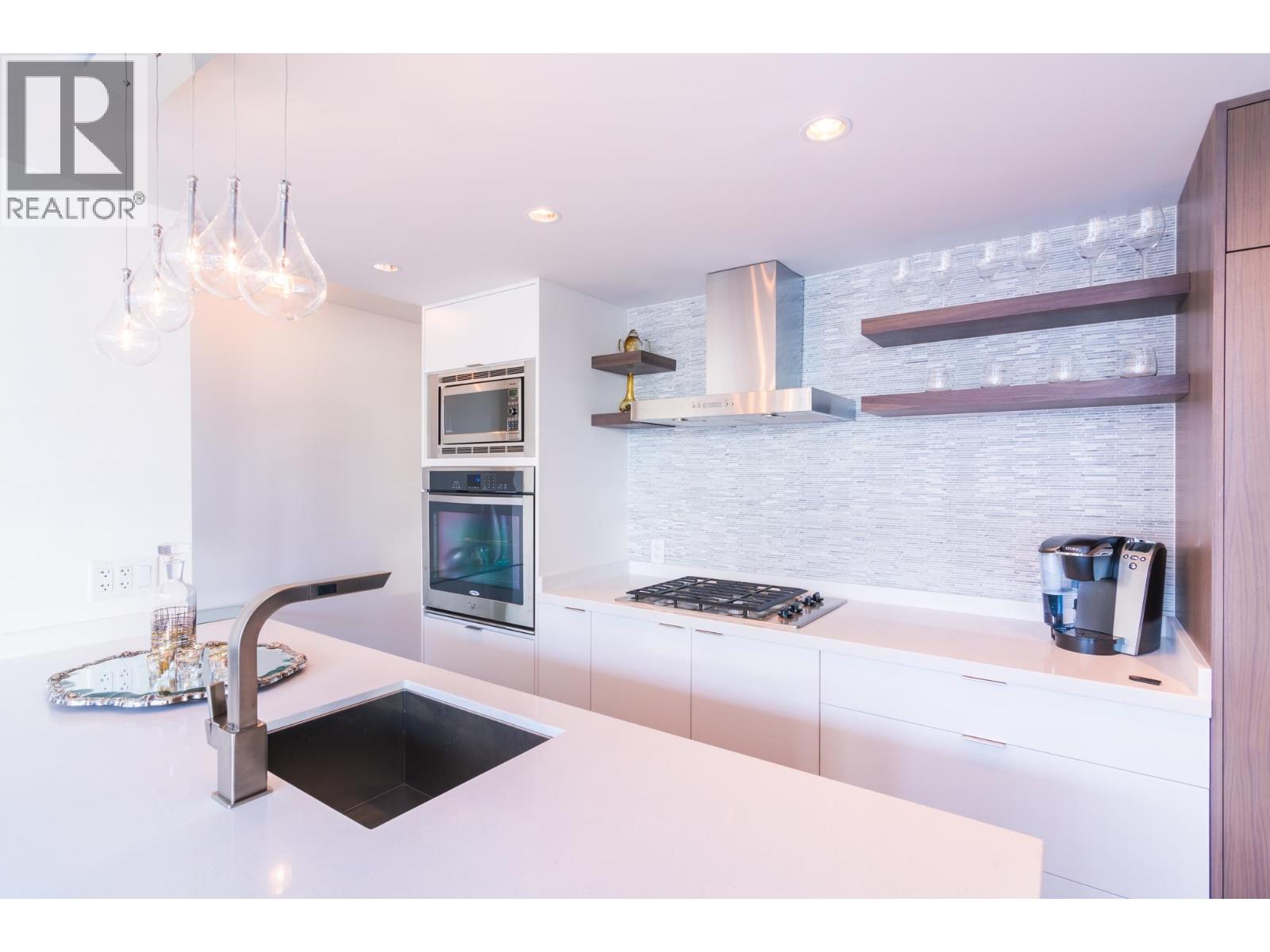Photo 4 of 305 928 Beatty Street, Vancouver BC