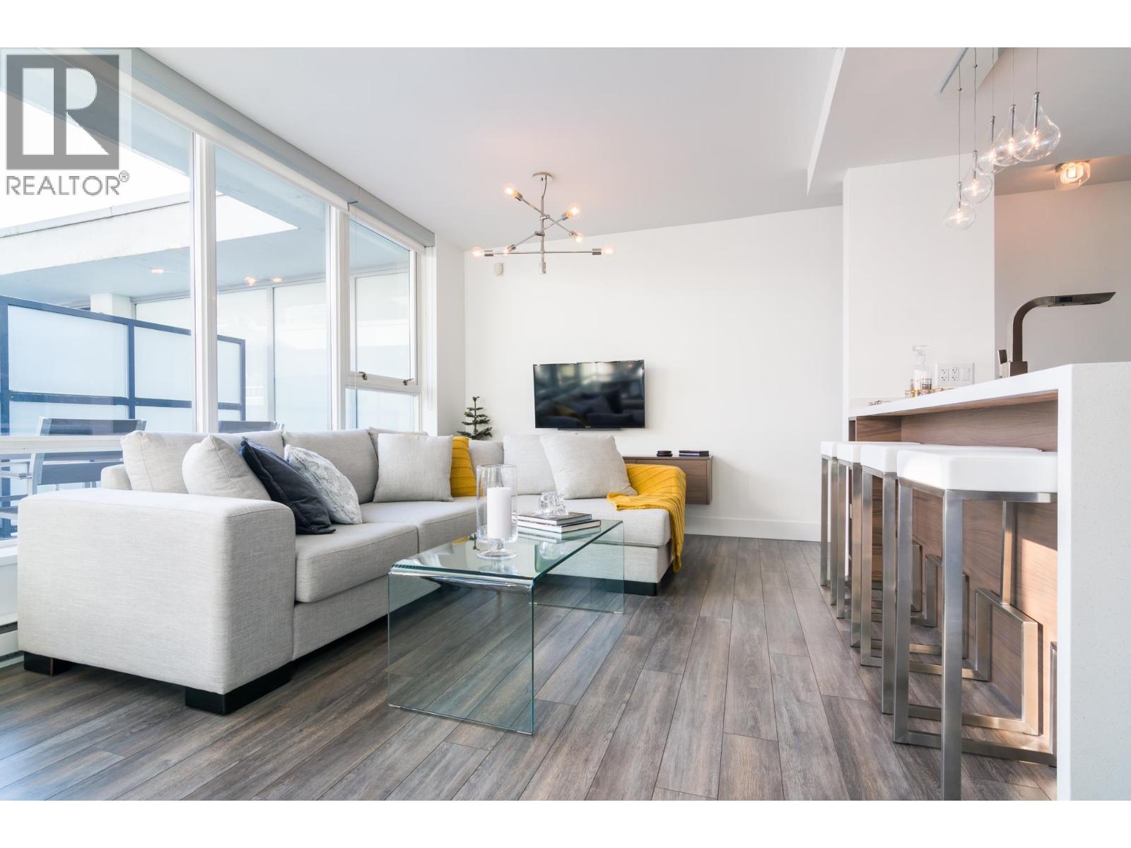 Photo 8 of 305 928 Beatty Street, Vancouver BC