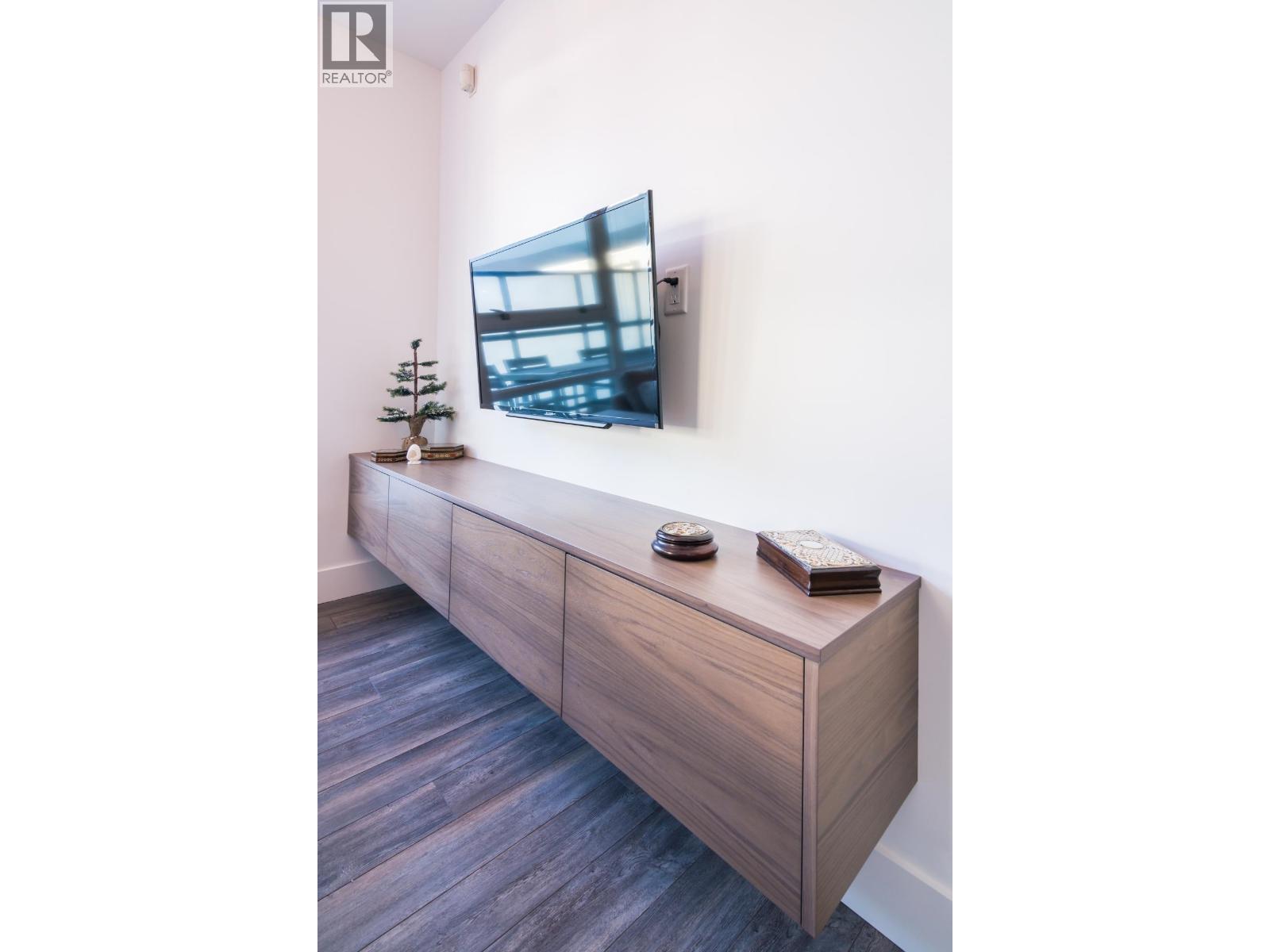 Photo 9 of 305 928 Beatty Street, Vancouver BC