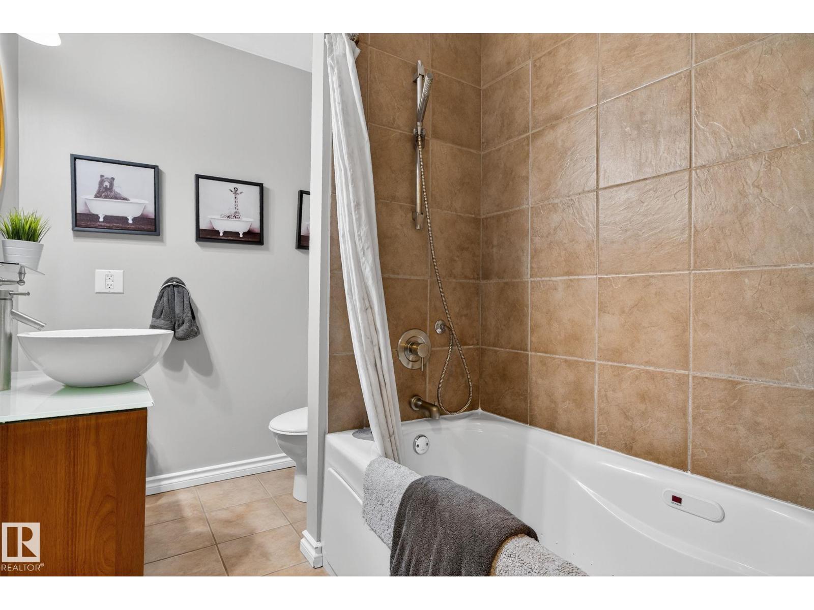 Single Family House for Sale in   AV NW Edmonton 