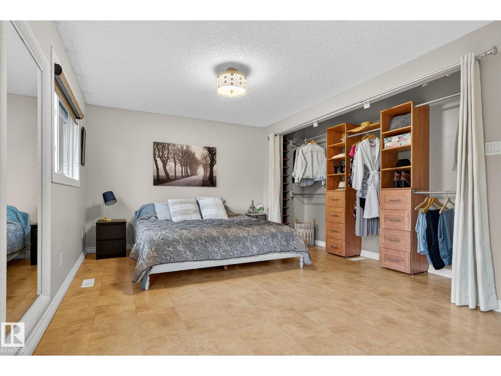 Single Family House for Sale in   AV NW Edmonton 