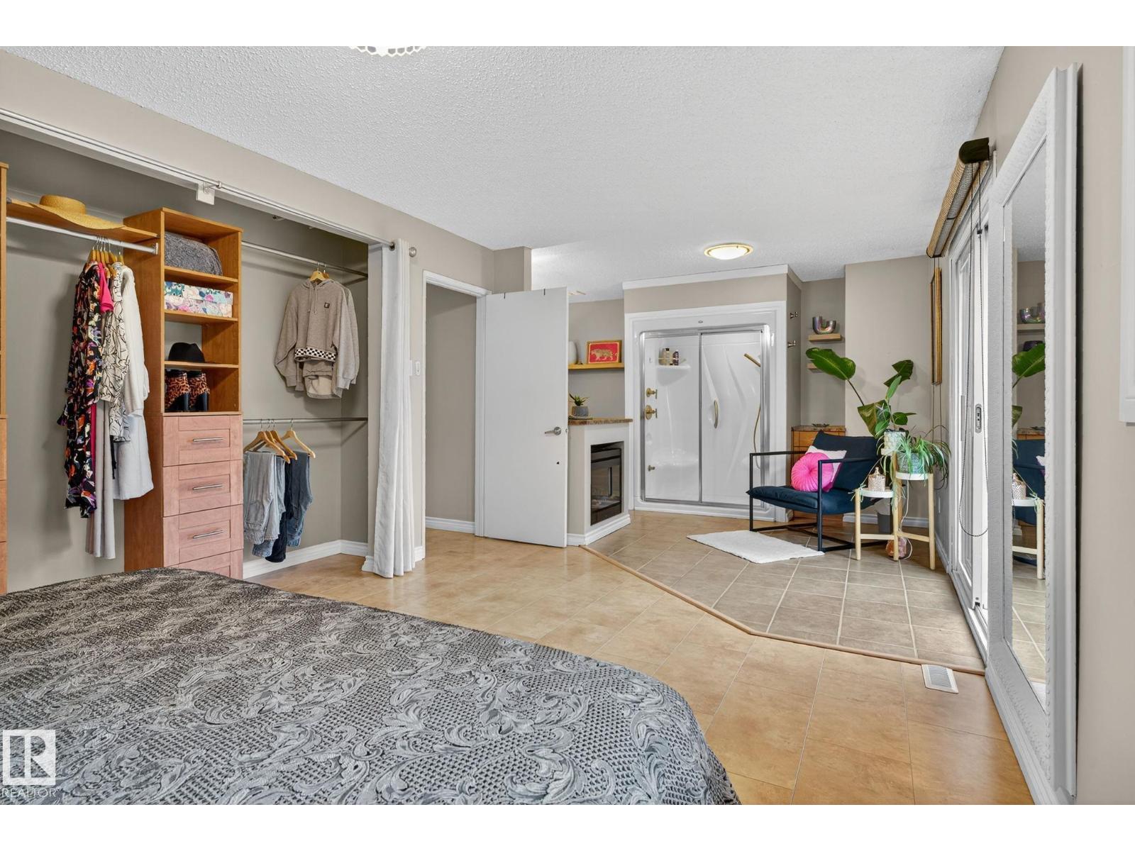 Single Family House for Sale in   AV NW Edmonton 