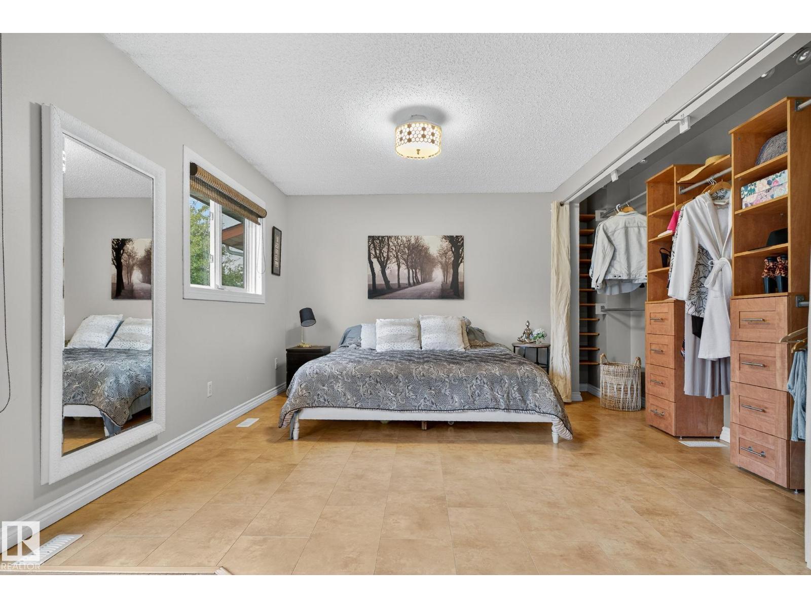 Single Family House for Sale in   AV NW Edmonton 