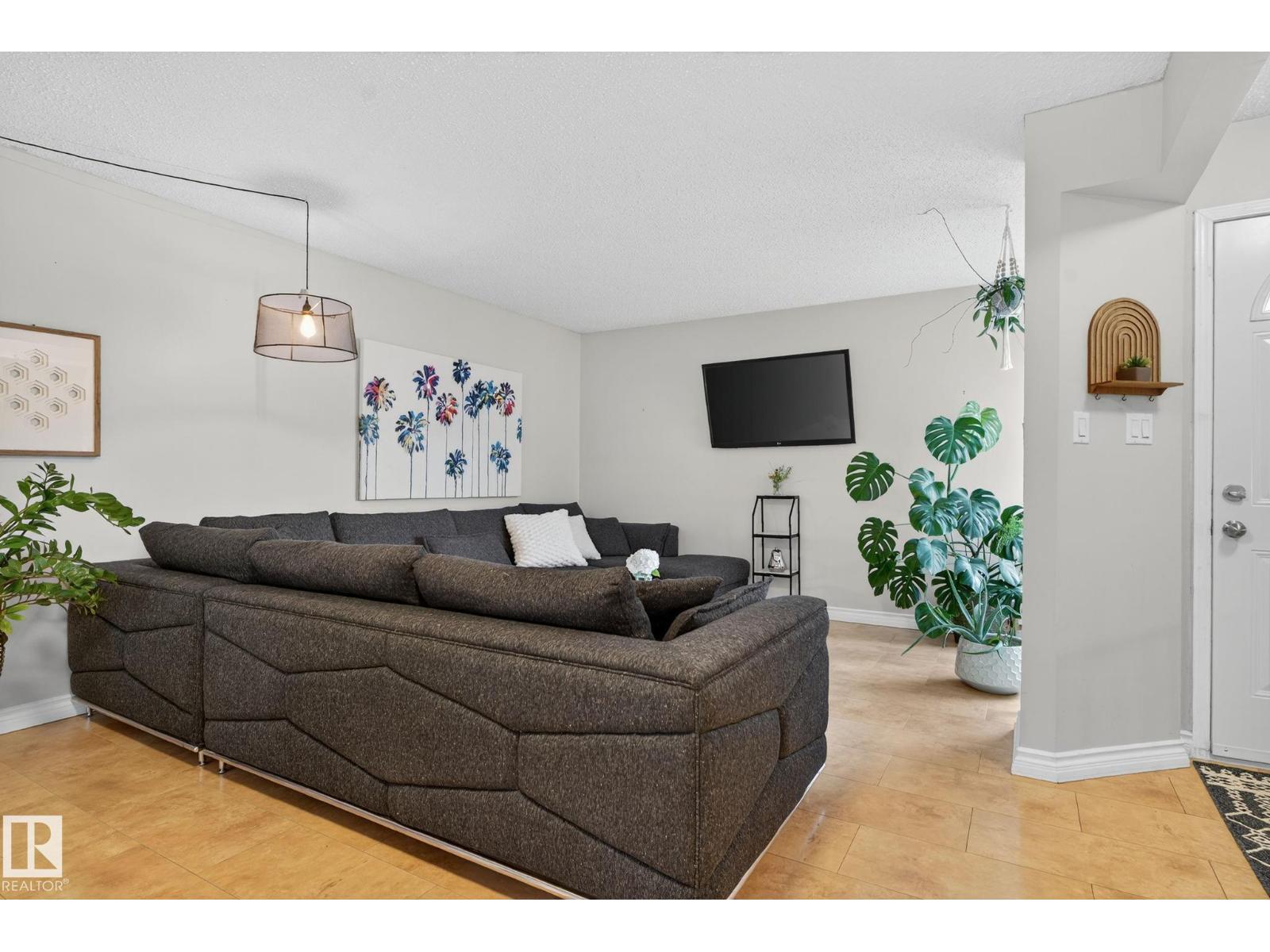 Single Family House for Sale in   AV NW Edmonton 