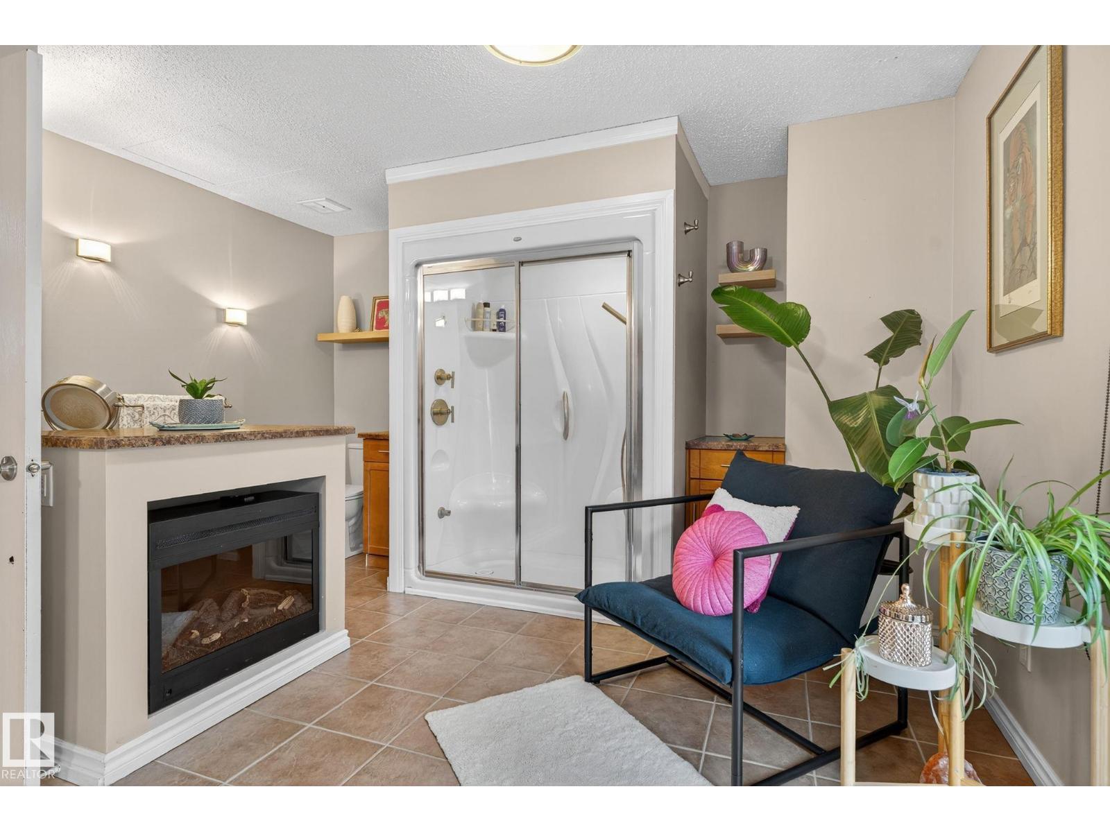 Single Family House for Sale in   AV NW Edmonton 