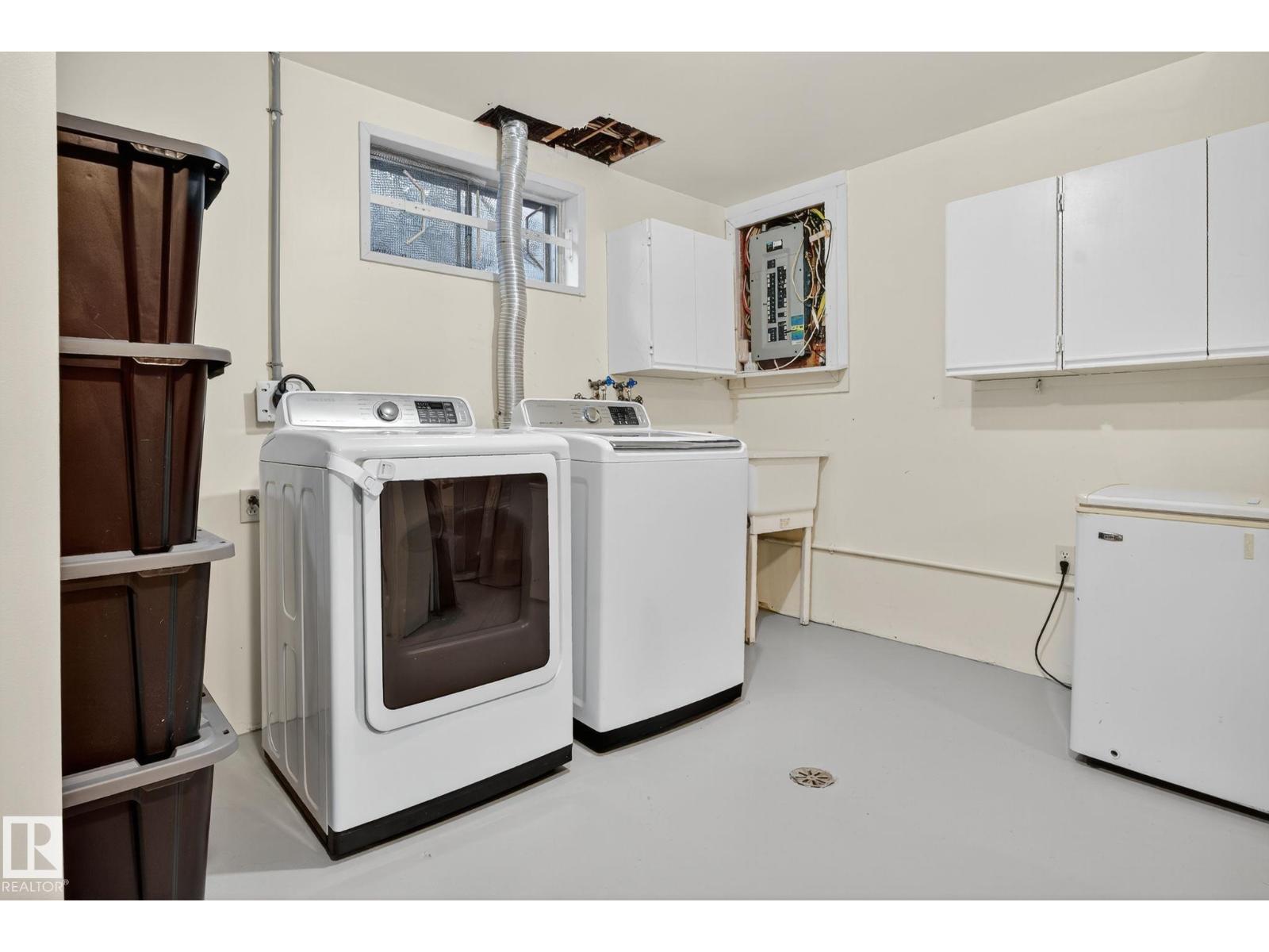 Single Family House for Sale in   AV NW Edmonton 