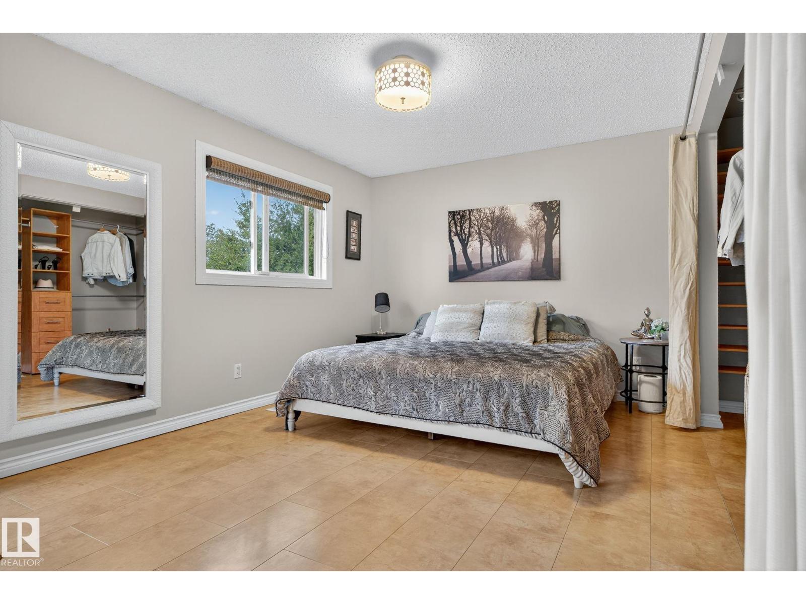 Single Family House for Sale in   AV NW Edmonton 