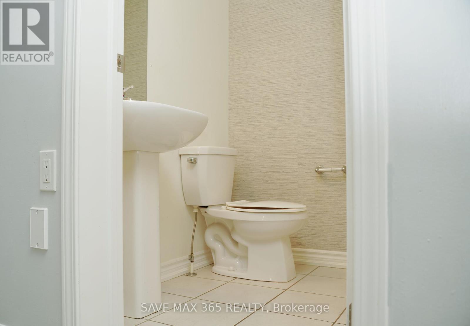 Photo 14 of 264 Waterbrook Lane, Kitchener ON