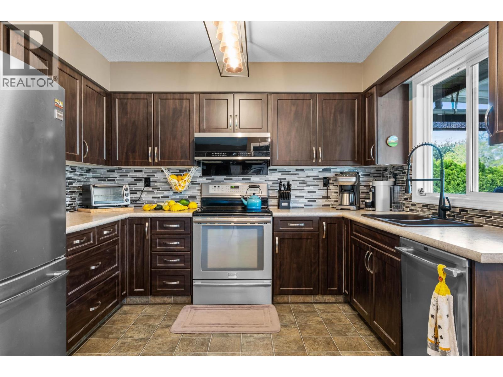 Photo 6 of 509 Durango Drive, Kamloops BC