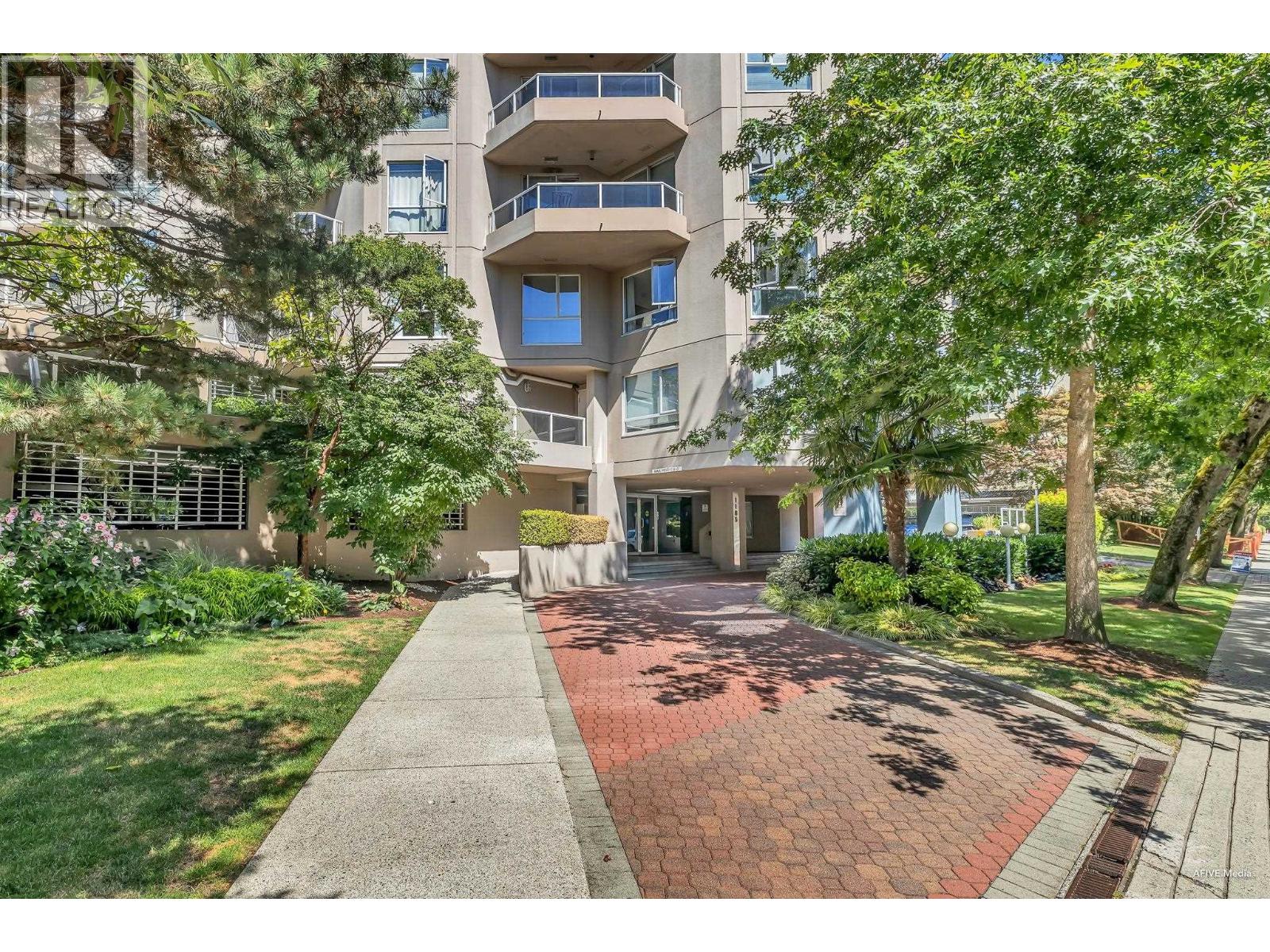 Photo 3 of 1605 1185 Quayside Drive, New Westminster BC