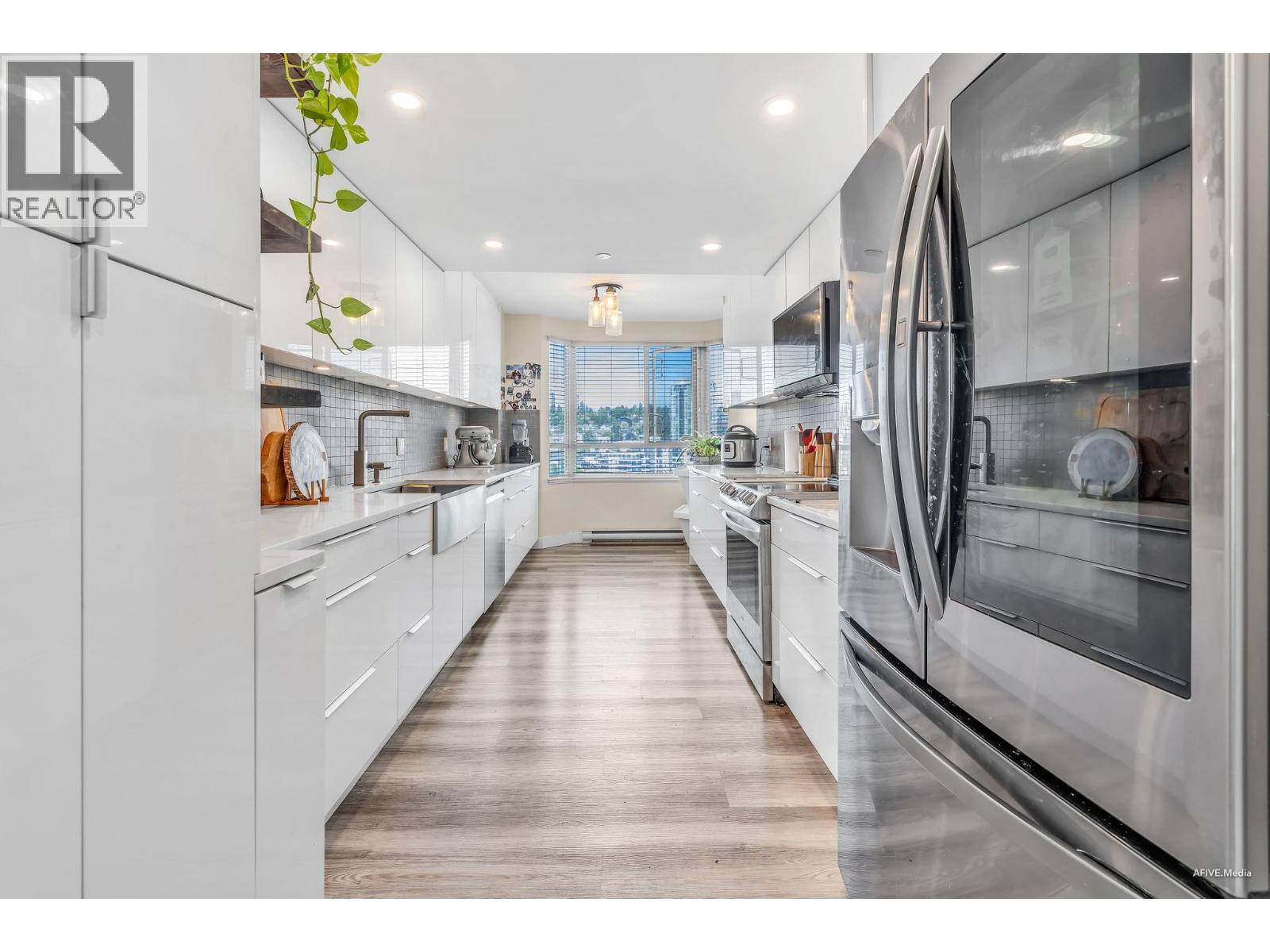 Photo 8 of 1605 1185 Quayside Drive, New Westminster BC