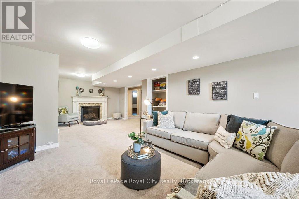 Photo 28 of 790 Dianne Crescent, Centre Wellington ON
