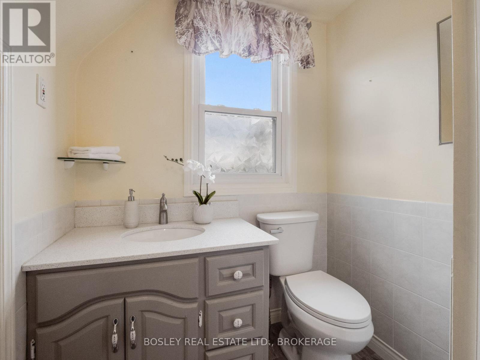 Photo 35 of 257 Lakeshore Road, St Catharines ON