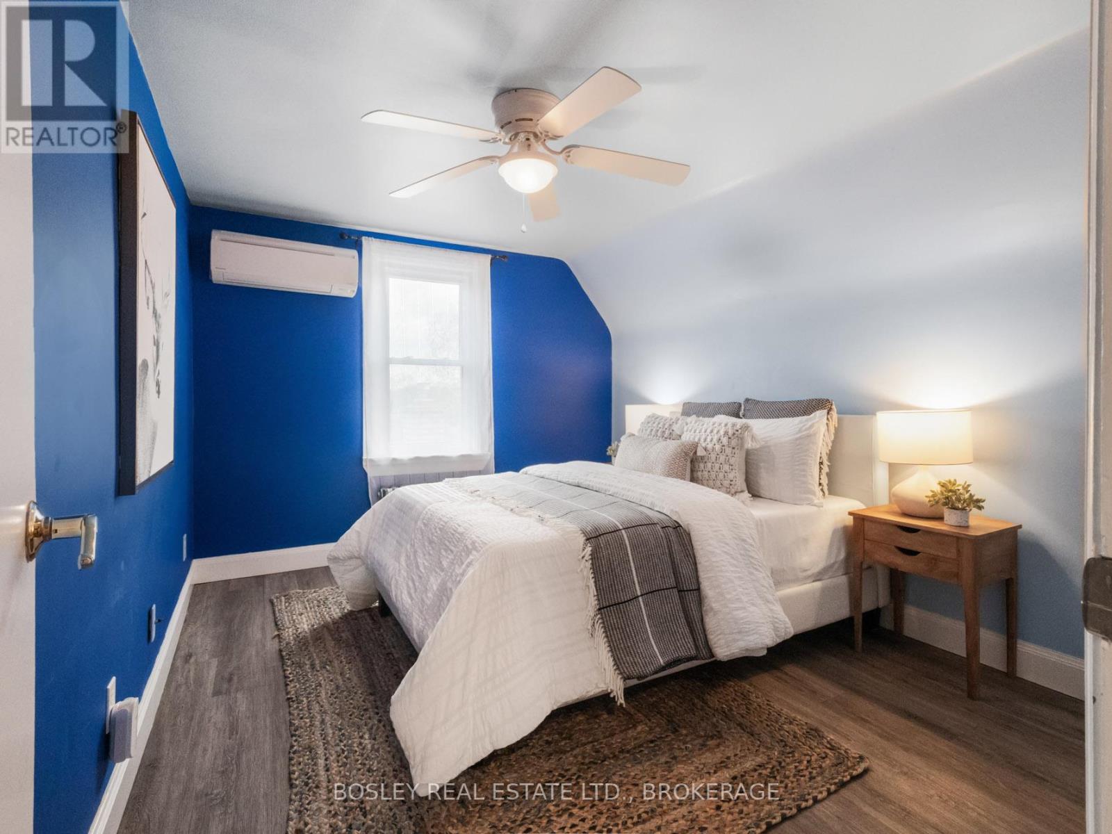 Photo 4 of 257 Lakeshore Road, St Catharines ON