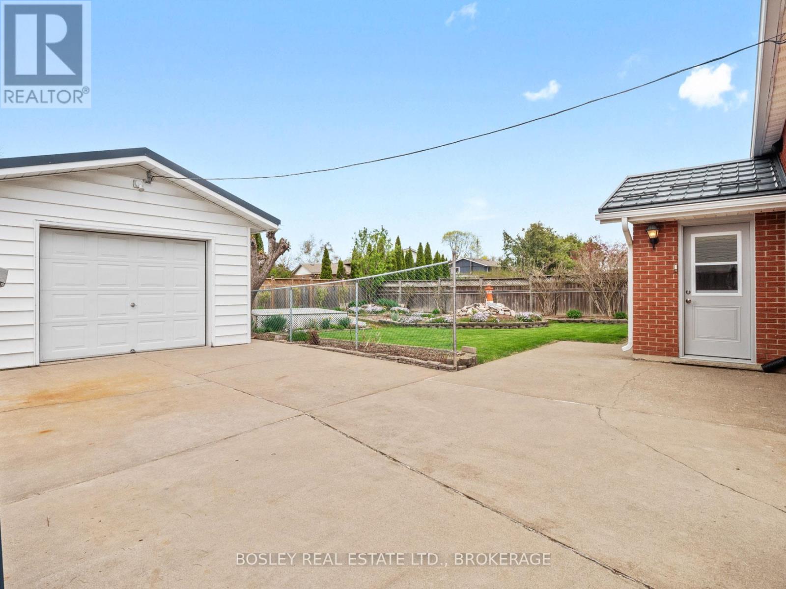Photo 5 of 257 Lakeshore Road, St Catharines ON