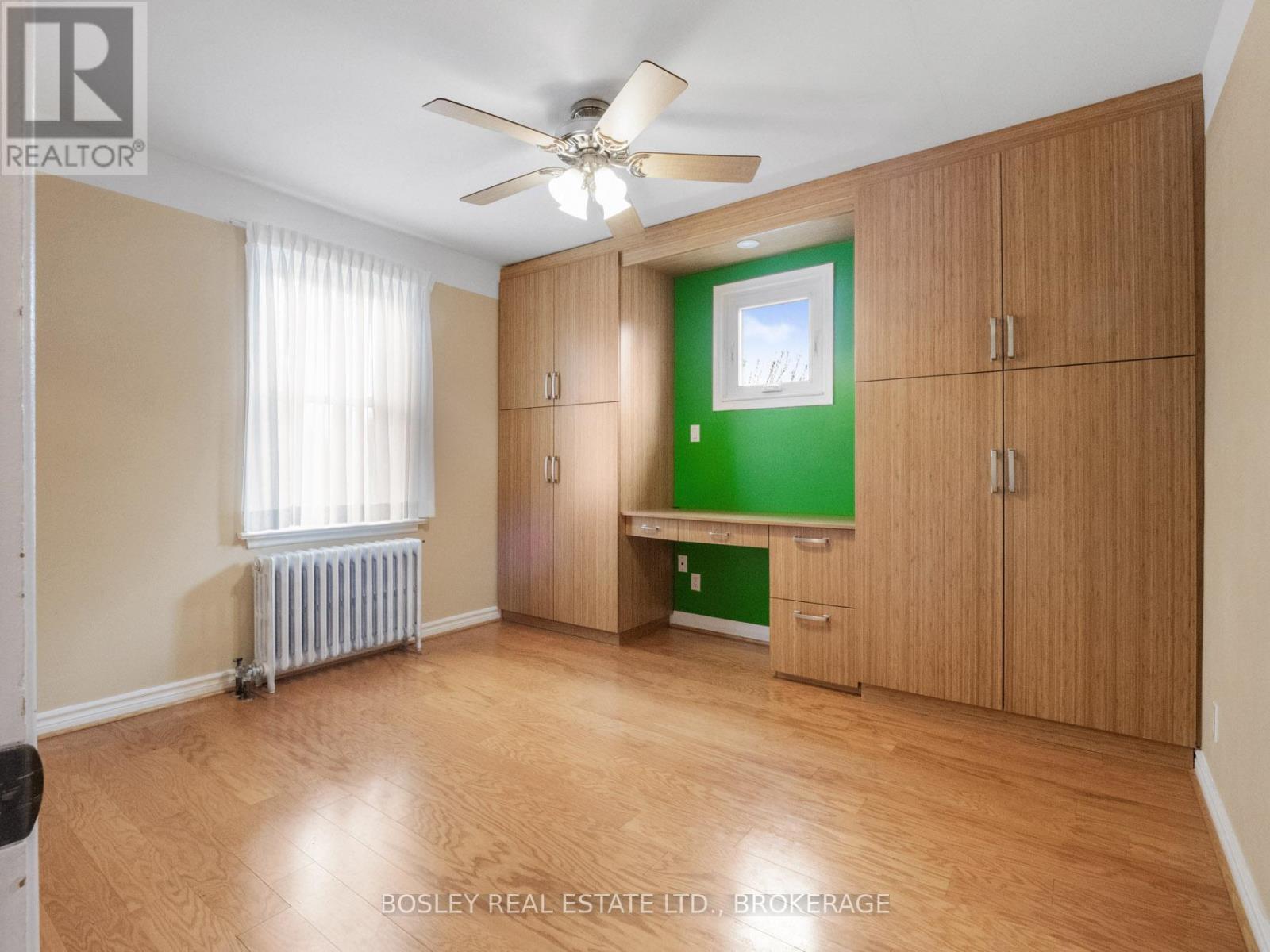 Photo 2 of 257 Lakeshore Road, St Catharines ON