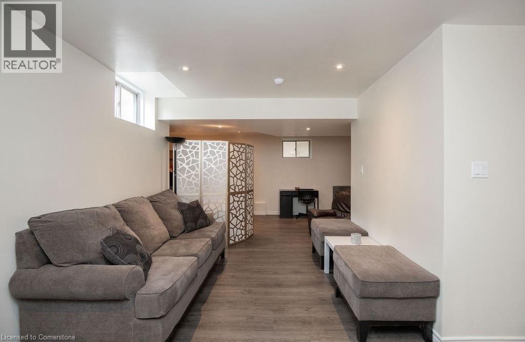 Photo 39 of 69 Winslow Way, Stoney Creek ON