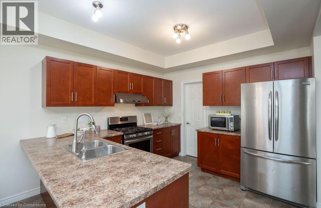 Photo 8 of 69 Winslow Way, Stoney Creek ON