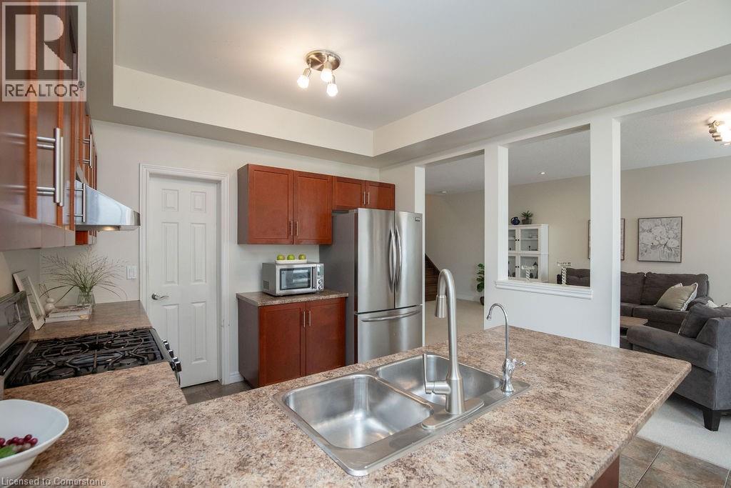 Photo 14 of 69 Winslow Way, Stoney Creek ON