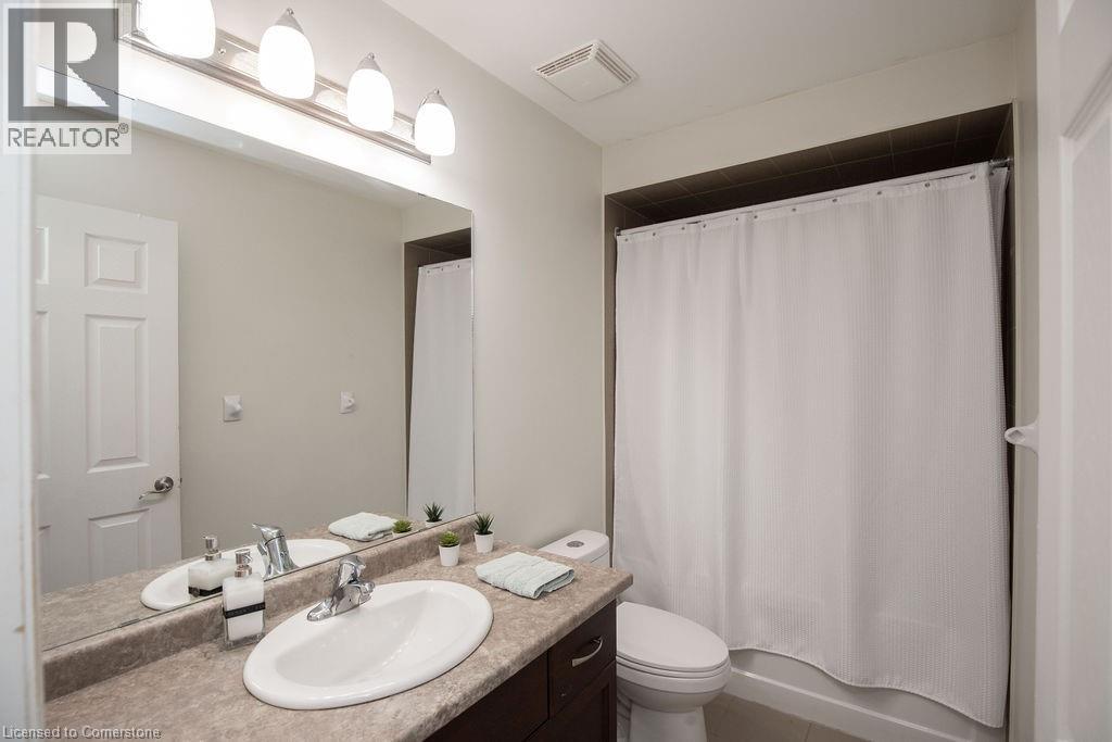 Photo 24 of 69 Winslow Way, Stoney Creek ON