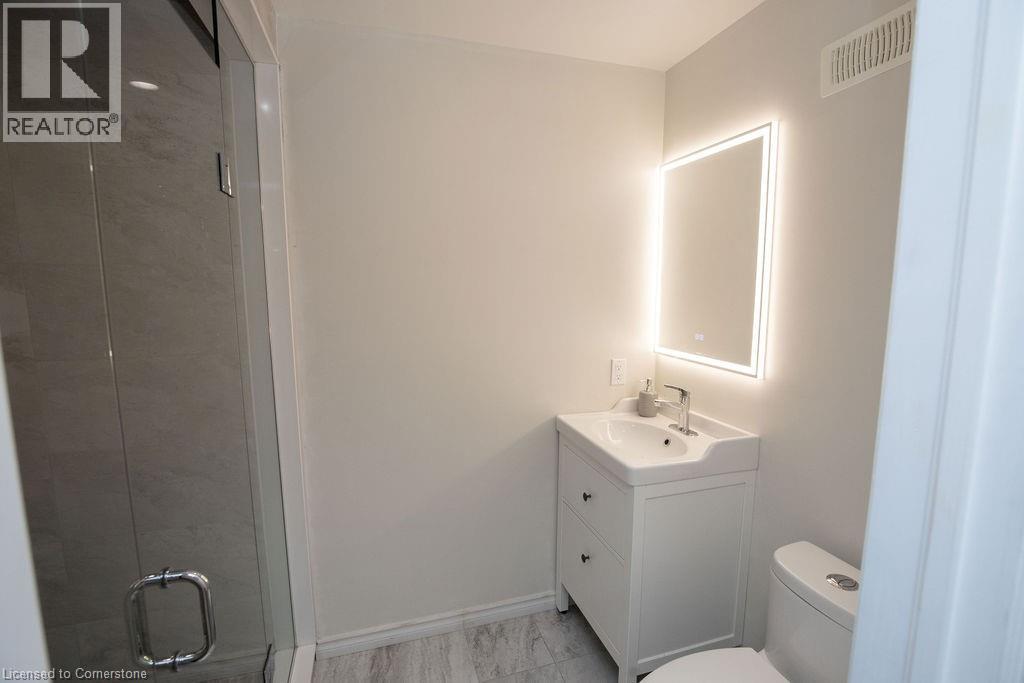 Photo 36 of 69 Winslow Way, Stoney Creek ON
