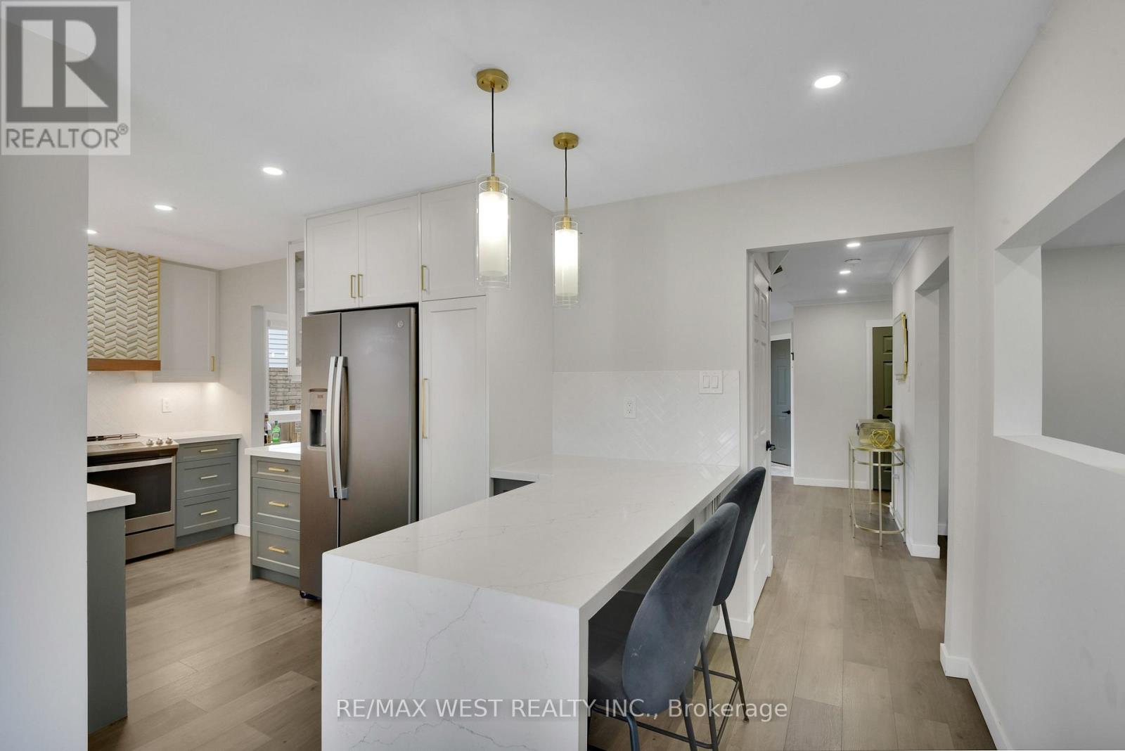 Photo 12 of 703 Mountjoy Court, Oshawa ON