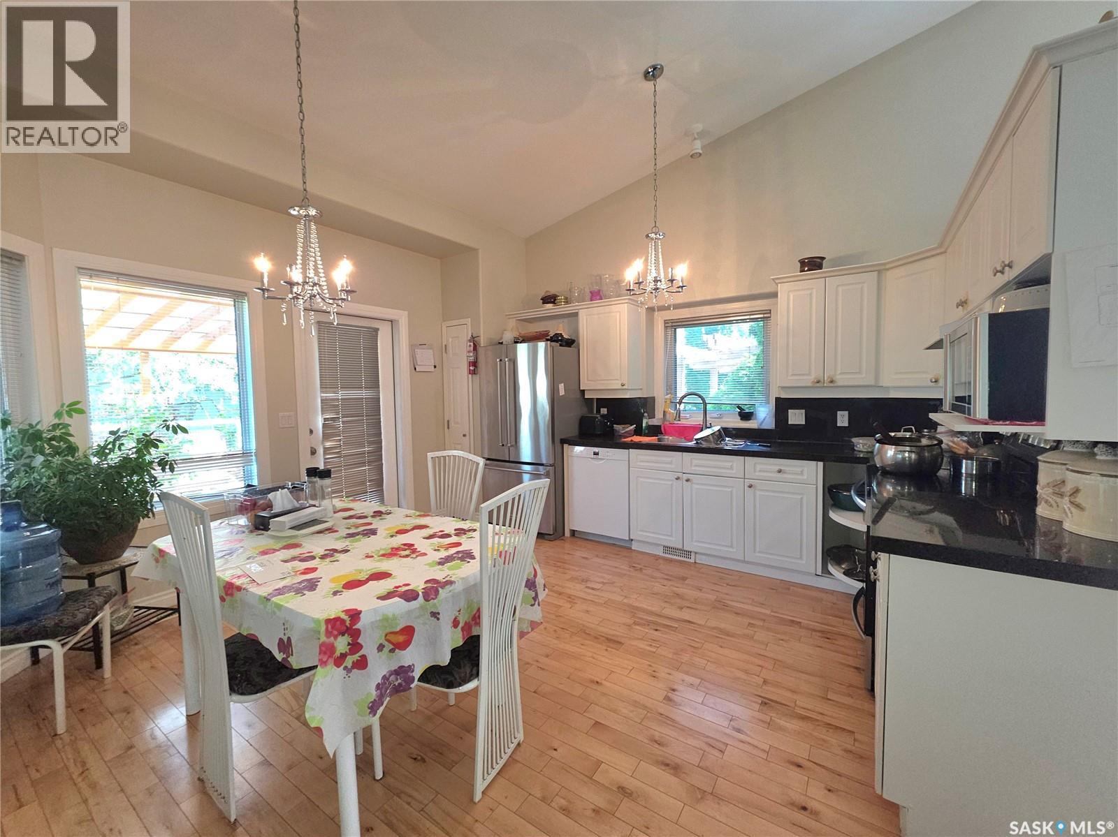 Photo 10 of 306 Blackthorn Crescent, Saskatoon SK