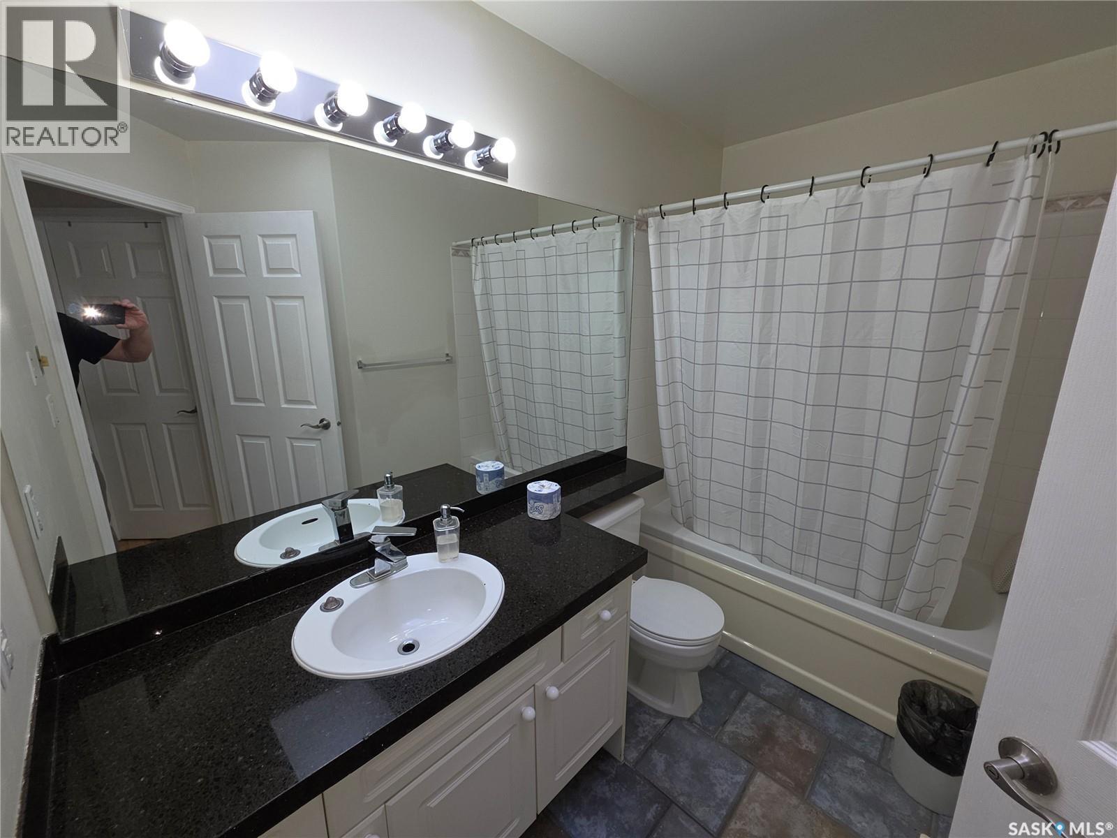 Photo 11 of 306 Blackthorn Crescent, Saskatoon SK
