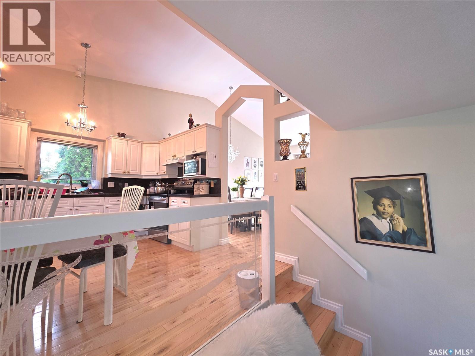 Photo 7 of 306 Blackthorn Crescent, Saskatoon SK