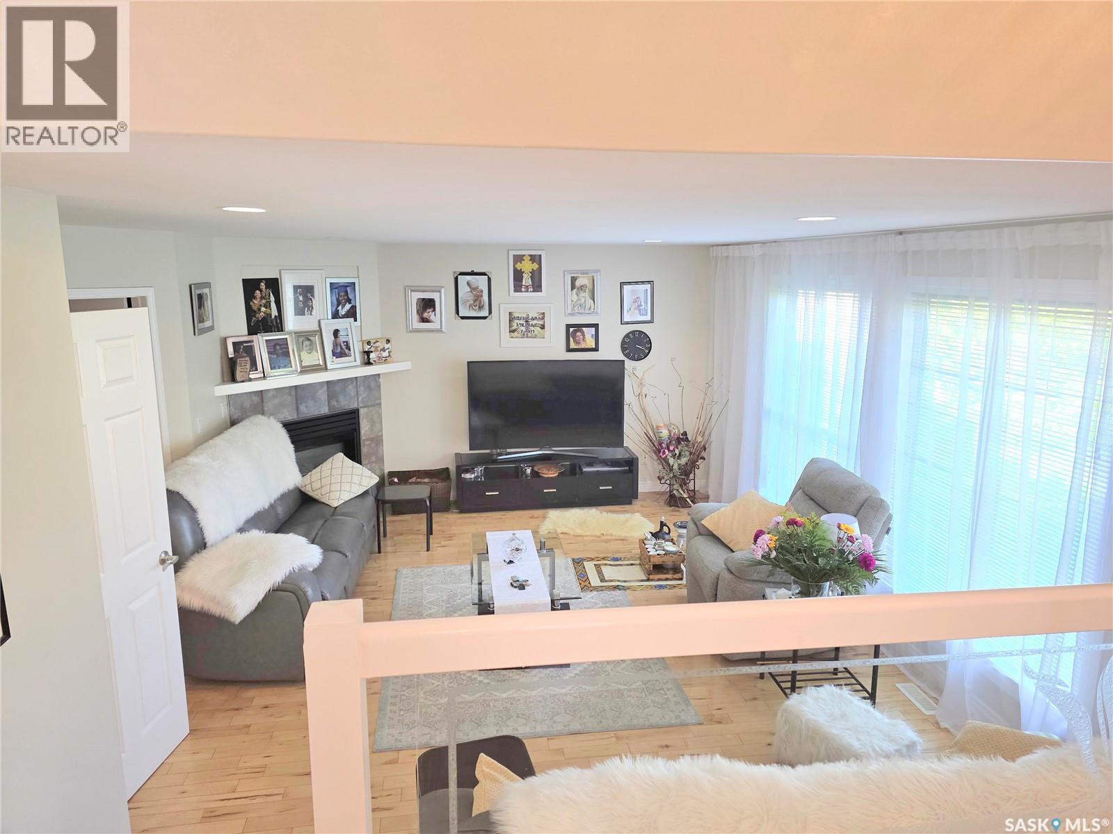Photo 9 of 306 Blackthorn Crescent, Saskatoon SK