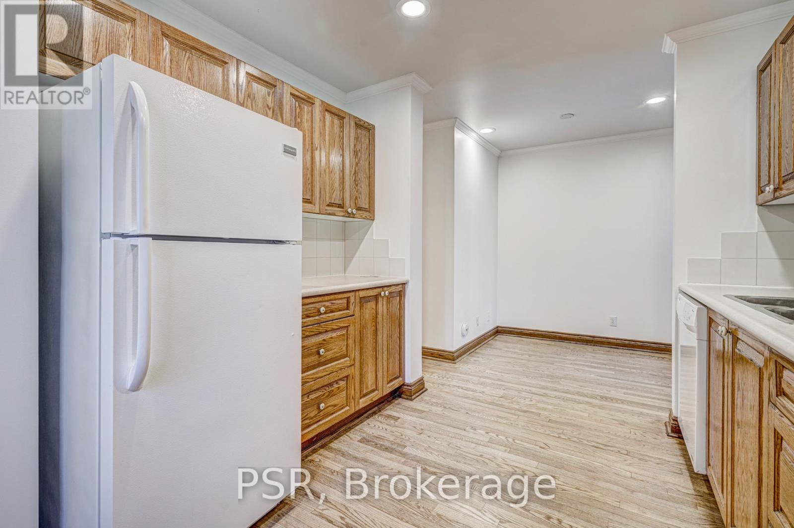 Photo 14 of 98 Roselawn Avenue, Toronto ON