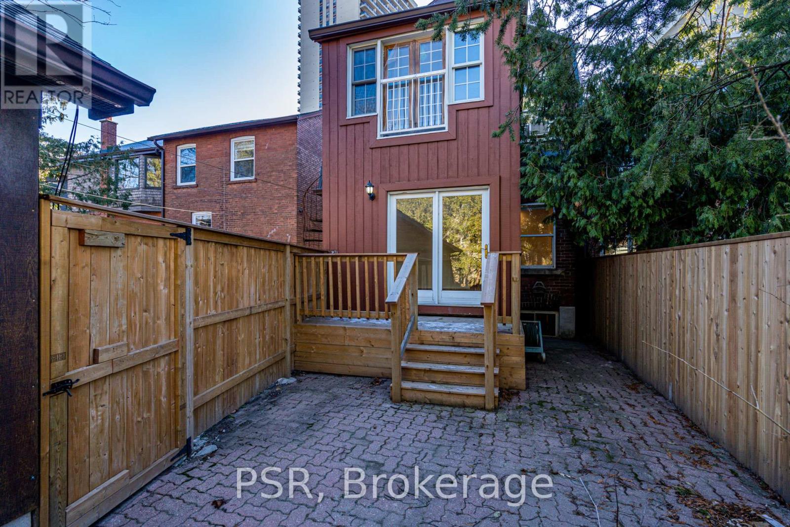 Photo 21 of 98 Roselawn Avenue, Toronto ON